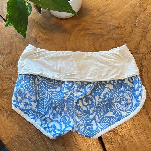 Lululemon unlined reversible shorts with fold over waistband - Picture 2 of 4